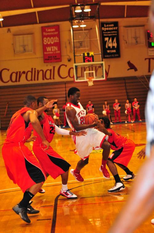 Navarro Hoops Runnin Bulldogs Lose On Late Shot By Tvcc 72 70 Sports Corsicanadailysun Com