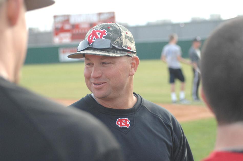 Navarro downs Grayson 6-2 for second win in a row