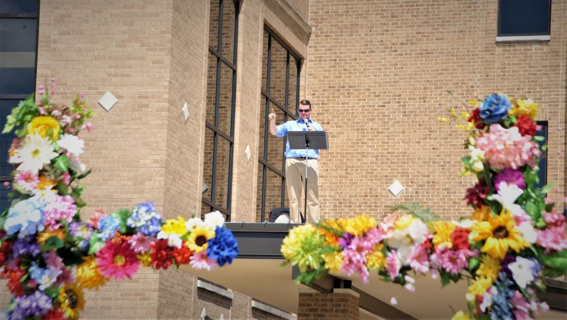 PHOTOS: First Baptist Church hosts drive-in Easter service