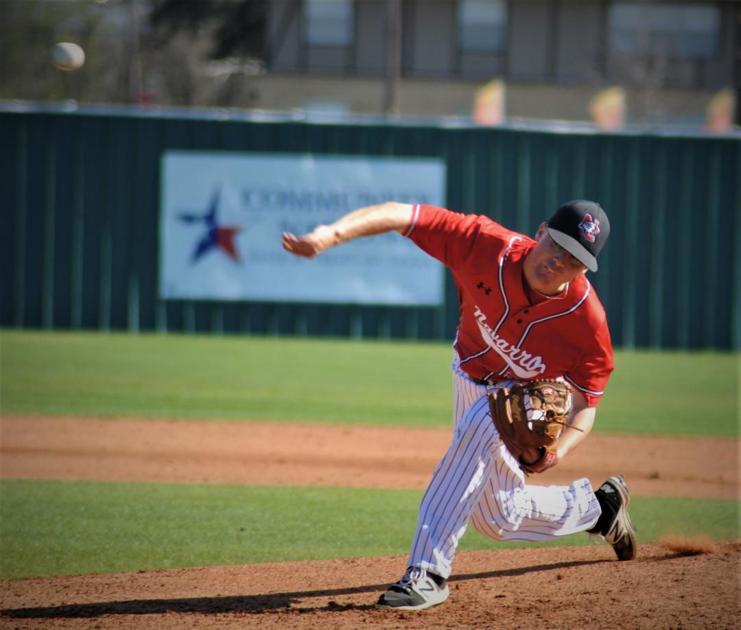 Navarro Baseball: Bulldog relievers throw six hitless innings in 4-2 win
