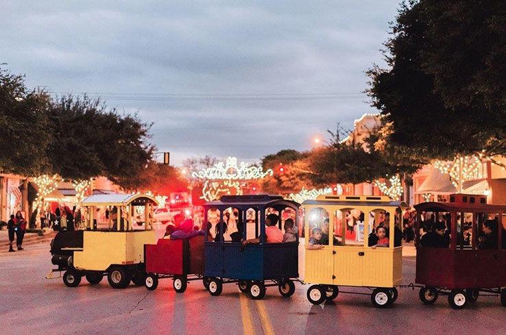 SHOP SMALL SATURDAY: Five of the Best Ways to Feel the Warmth of the Holidays in Corsicana