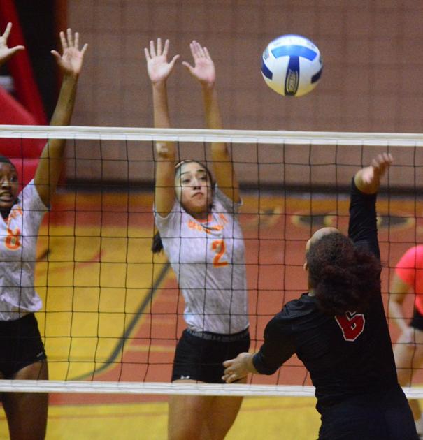 Navarro's Road Dawgs have big weekend in Kansas