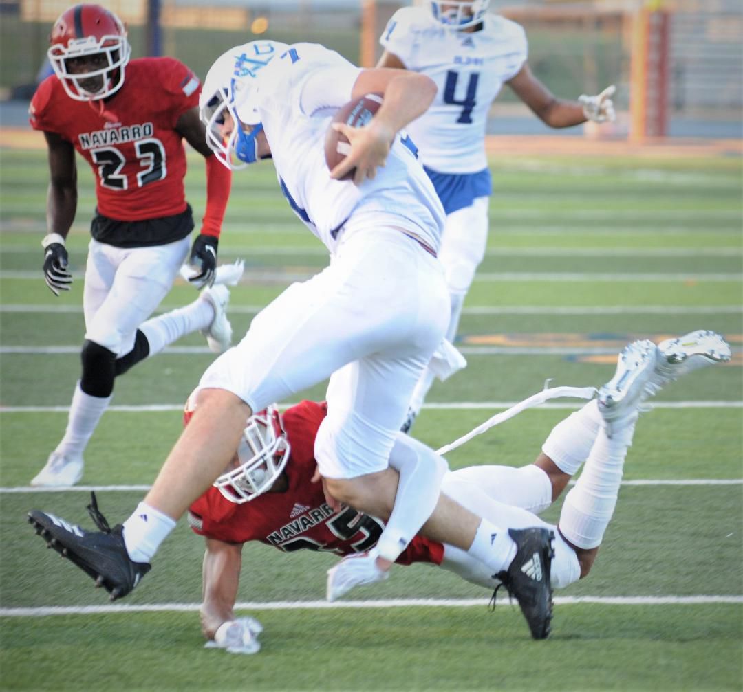 Navarro Football Dawgs fall to Blinn 3833, start season at 03