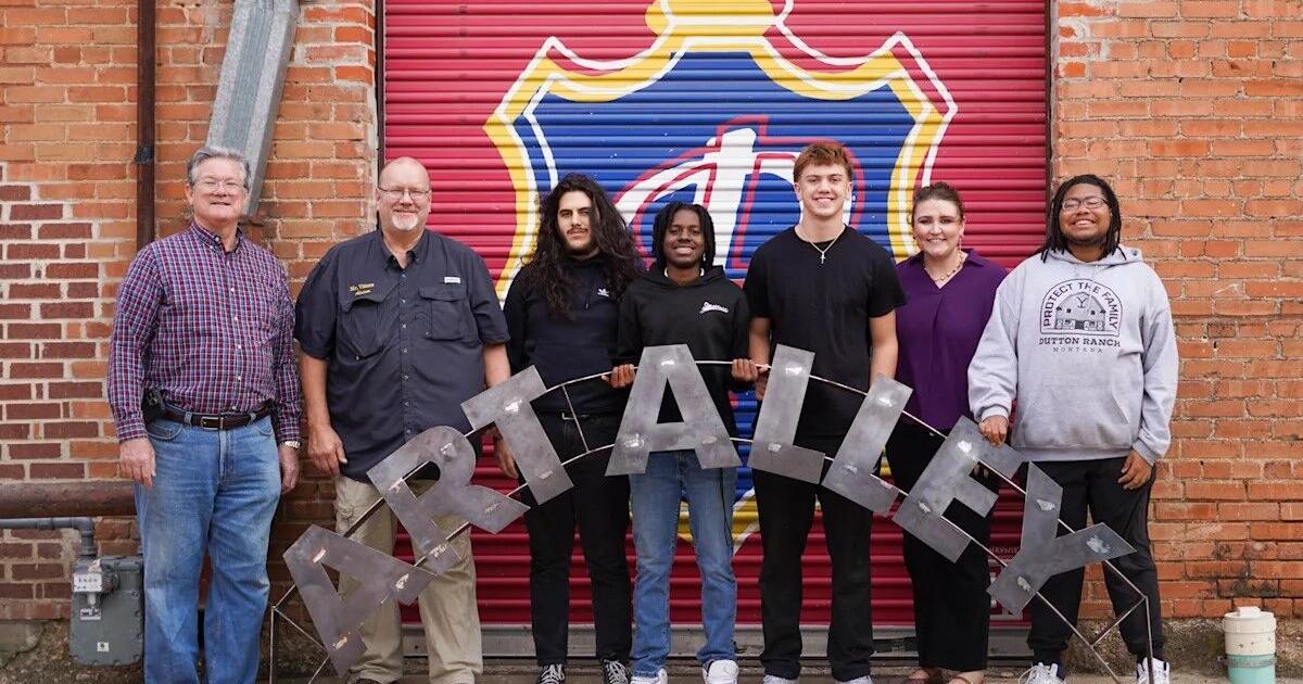 CHS FFA students create Art Alley signs