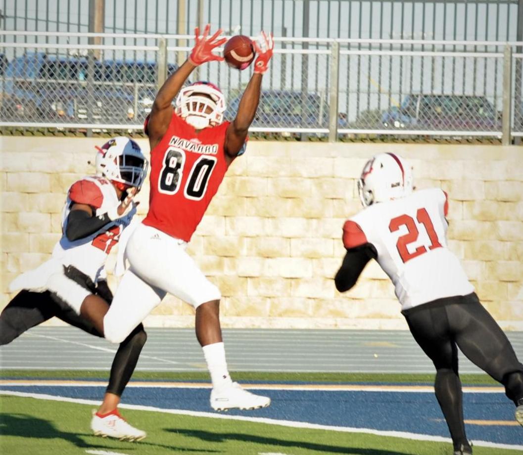 Navarro Football Bulldogs lose to TVCC 4544; Dawgs finish in fiveway