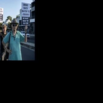 Johannesburg residents 'desperate' as taps run dry