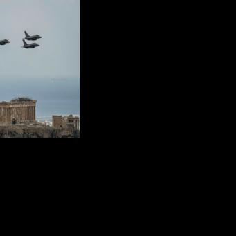 Macron says still sees France, Germany developing European fighter jet