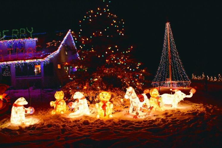 PHOTOS Braham holiday lights