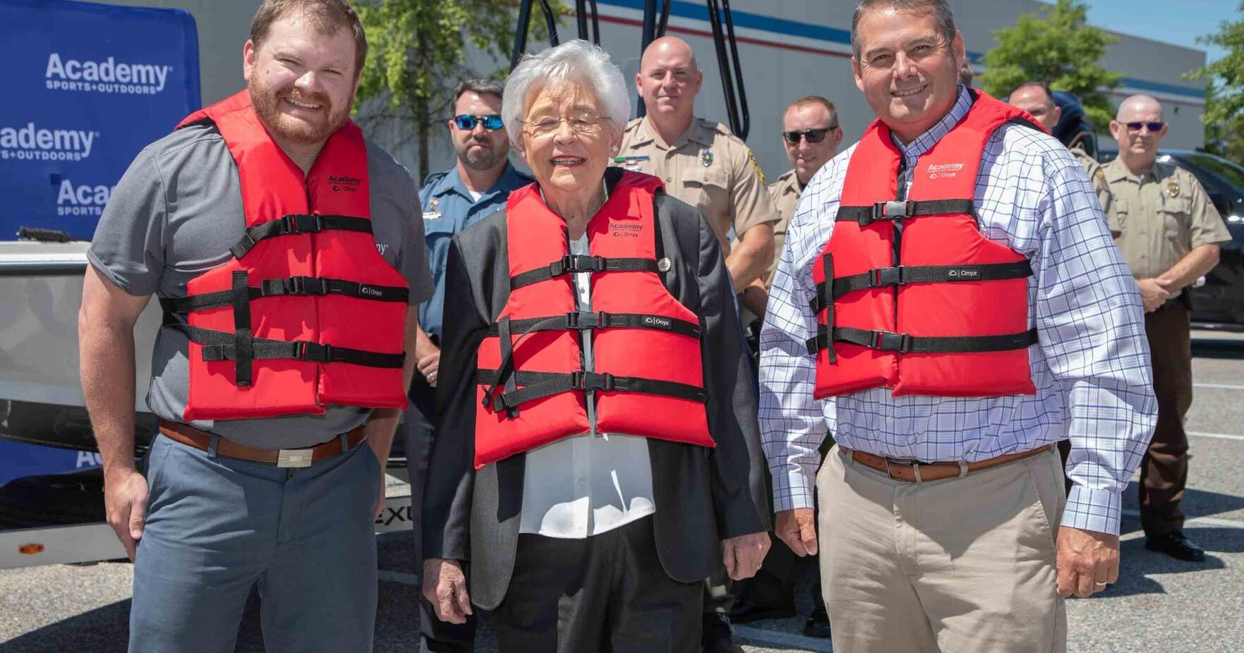 Governor Ivey Celebrates Safe Boating Week with Donation from Academy - Vimarsana News