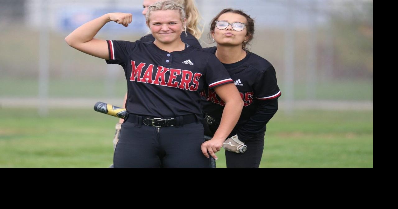 Softball Team Comes Together During Challenging Year Sports
