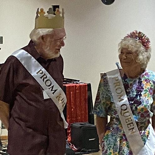 Moonliters throw senior 'prom' | Lifestyles | crossville-chronicle.com - Vimarsana News