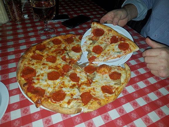 tennessee adventures legendary oak ridge eatery same since 1970 lifestyles crossville chronicle com