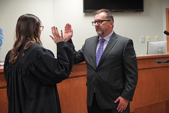 Crawford sworn in as city mayor | Local News | crossville-chronicle.com