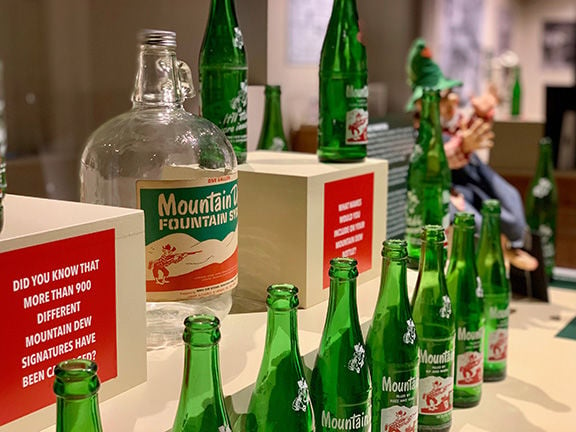 RARE GREEN GLASS Mt. Mountain Dew bottle 10 oz Tickle innards, No