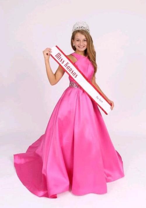 Miss Kansas preteen crowned