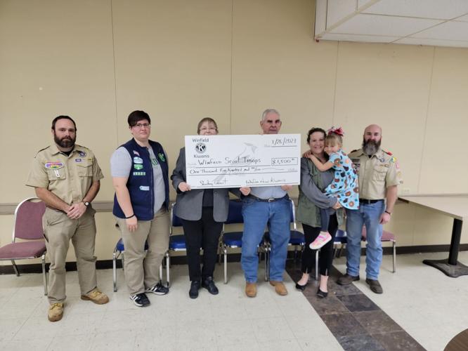 Winfield Noon Kiwanis presents awards