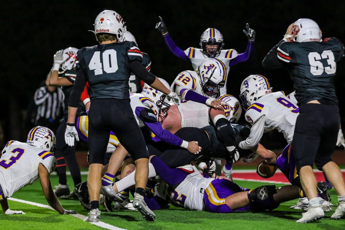 Bulldogs prevent 2-point conversion to defeat Wamego and advance to the Class 4A Final 4