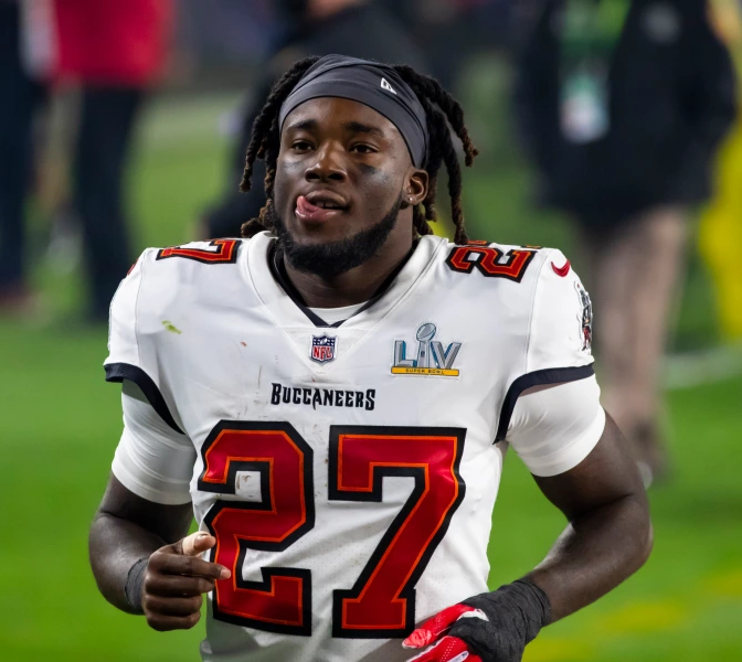 Chiefs to sign former Buccaneers RB Ronald Jones to one-year deal