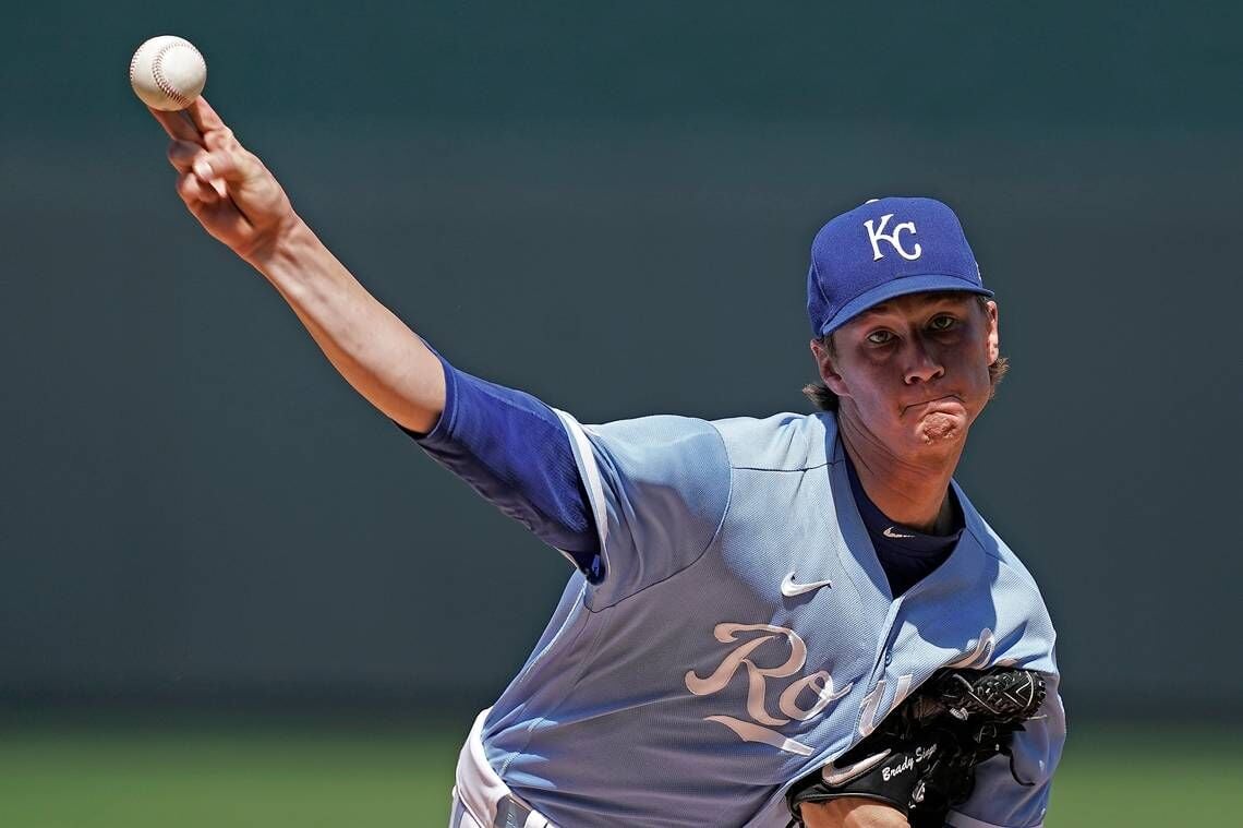 Royals split double-header against the White Sox with Vinnie