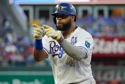 Kansas City Royals trade 1B Carlos Santana to Seattle Mariners