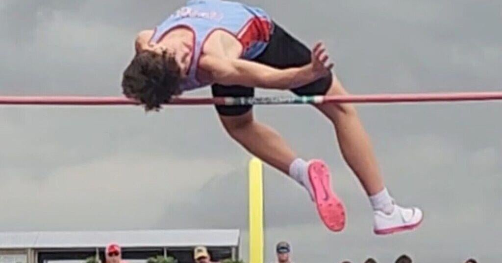 Raiders set school record  in 4x4 relay at 1A Regional