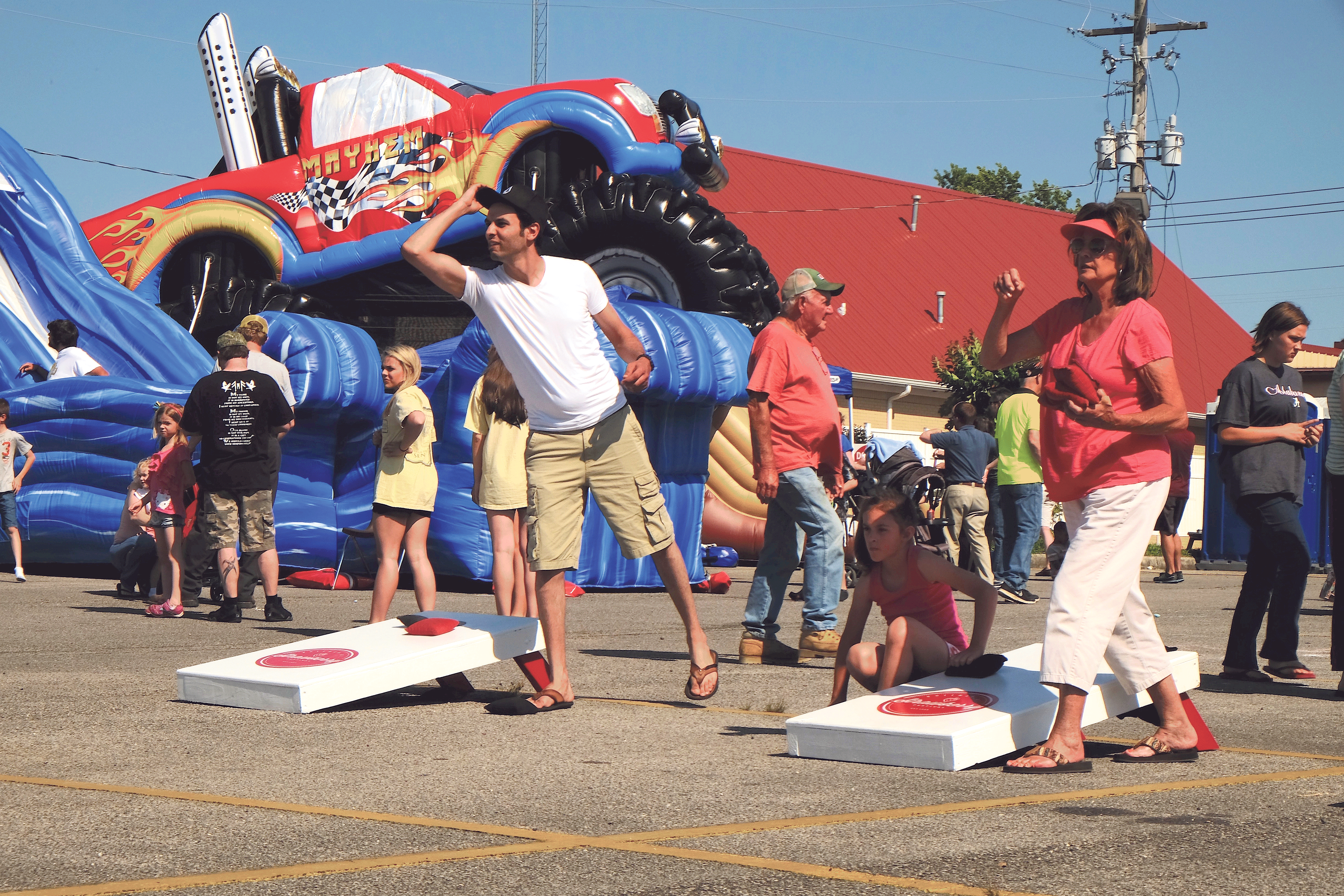 Crowds pack downtown for Strawberry Festival News