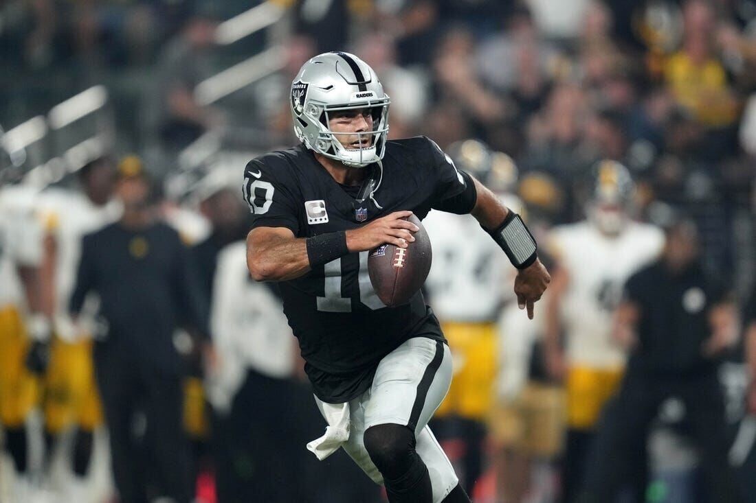 Las Vegas Raiders introduce local students to field of sports