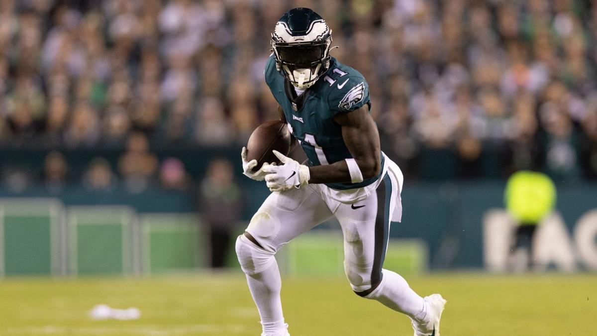 Wide receivers Brown, Smith form 'Dynamic Duo' for Eagles