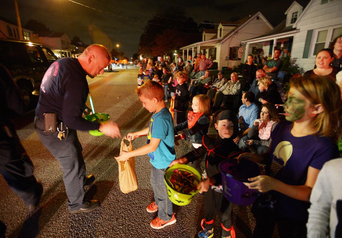 Mechanicsburg Pa 2022 Christmas Parade Gallery Mechanicsburg Halloween Parade Photo Galleries