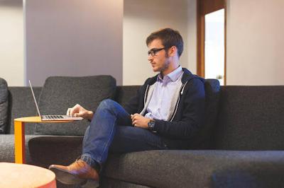AI Headshots vs. Real Photos: Which Is Better for Your Resume or LinkedIn?
