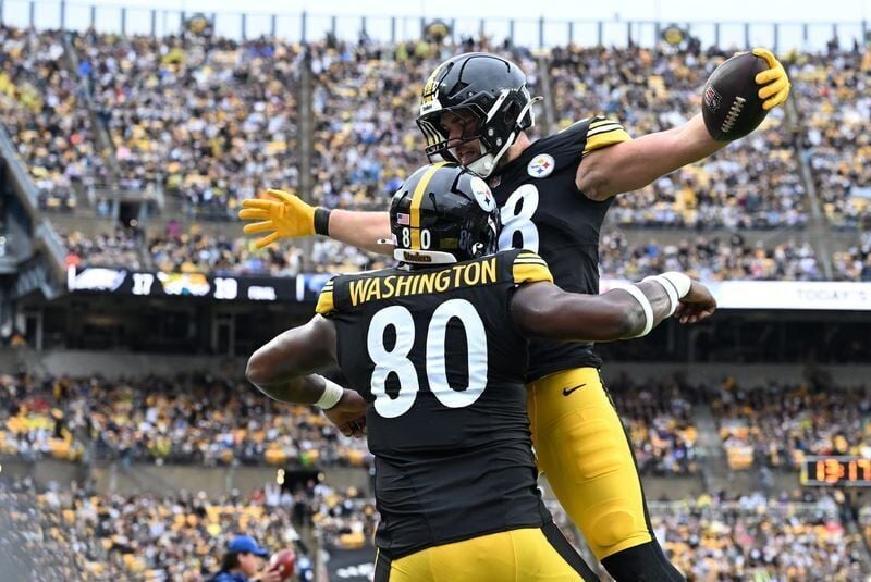 Darnell Washington and Pat Freiermuth collaborating on the field during Pittsburgh Steelers game