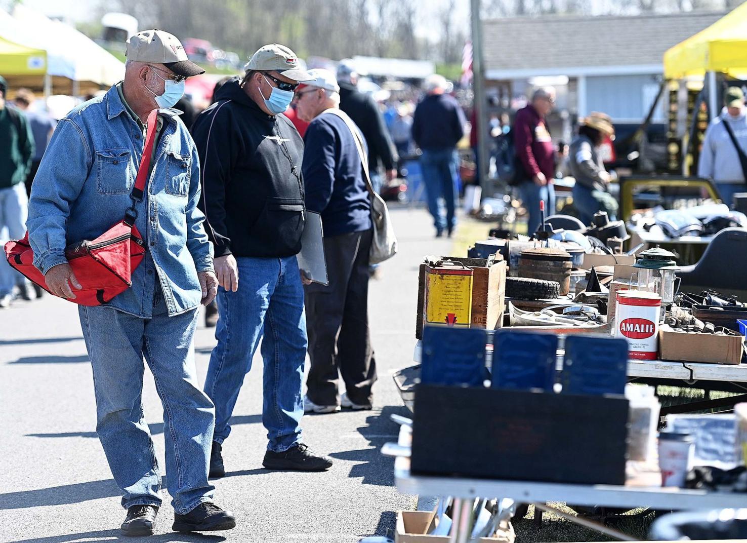 Photos Spring Carlisle Collector Car Flea Market, Corral & Auction