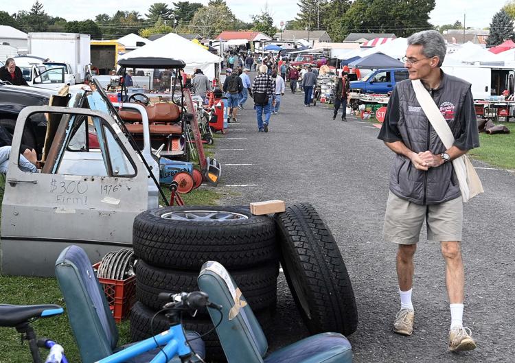 Photos 2022 Fall Carlisle Collector Car Flea Market, Corral & Auction