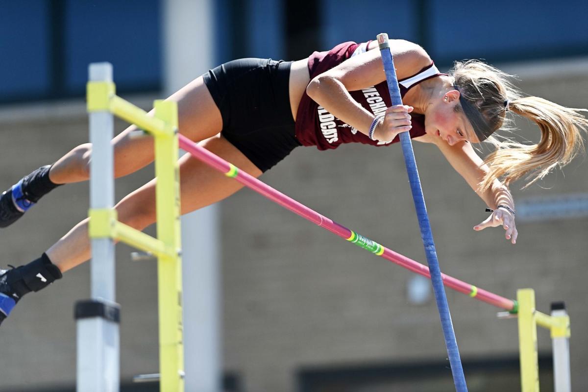 Hs Track Field Cumberland Valley Girls Win Mid Penn Championship Team Title Carlisle Girls Tie For Second As A Team High School Cumberlink Com