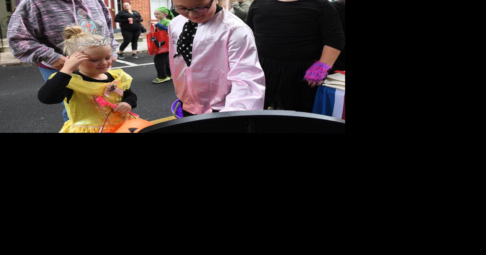 Photos Mechanicsburg's Street of Treats