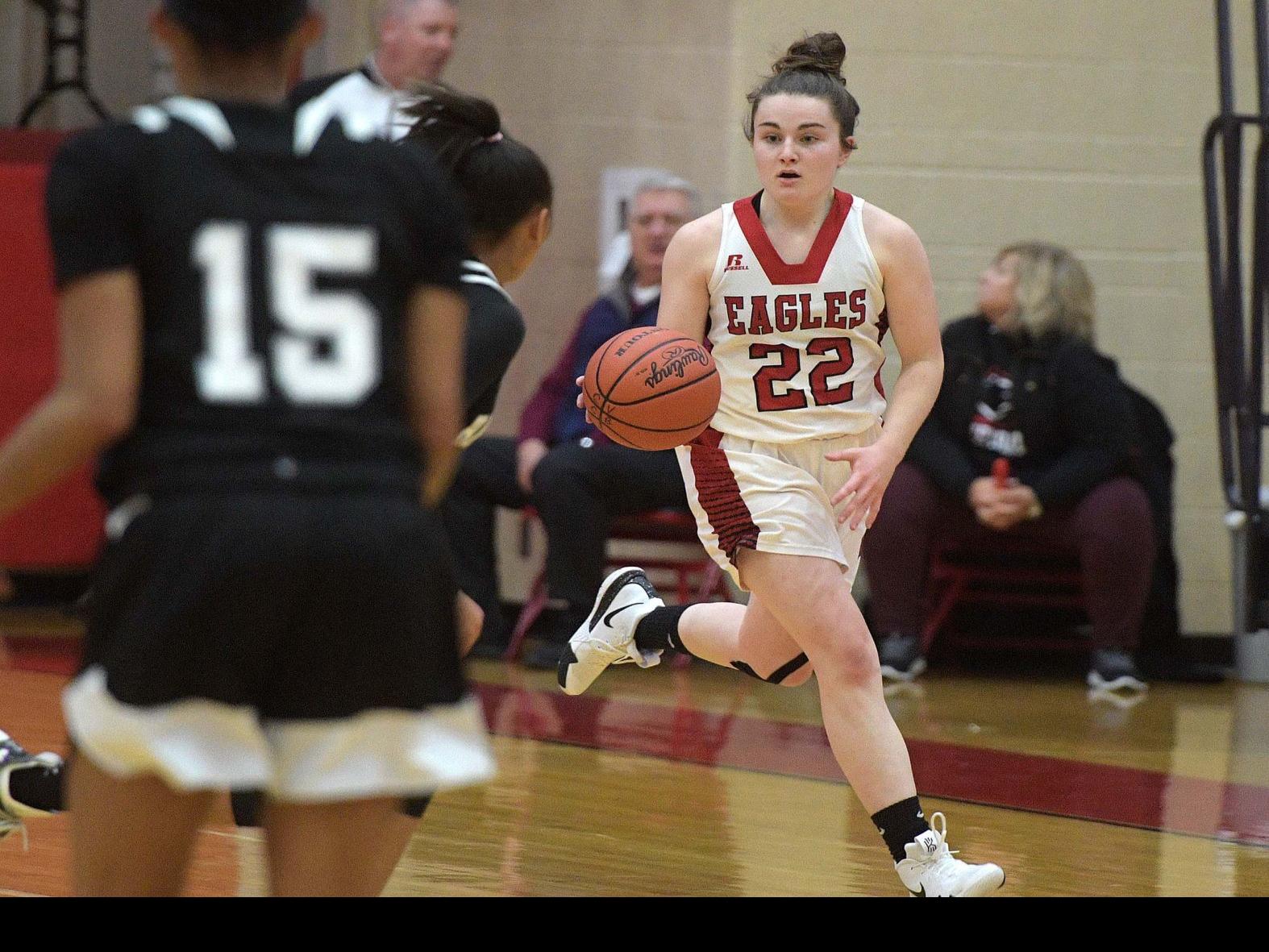 Hs Girls Basketball Kylie Holcomb S Late 3 Cumberland Valley S