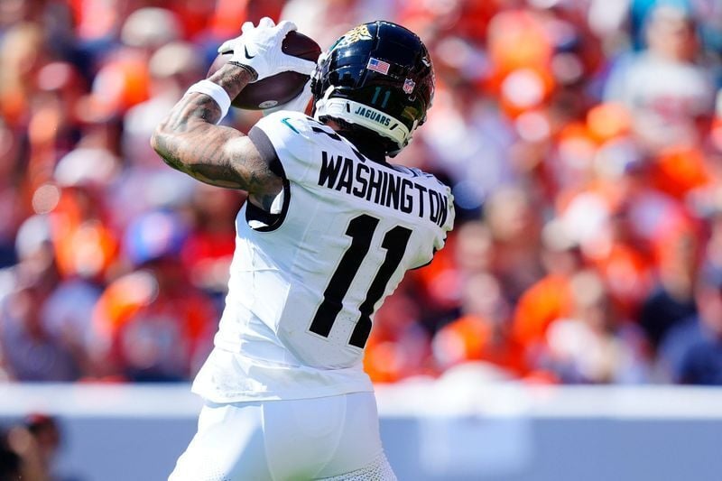 Jaquan Brisker tackling Bijan Robinson in a Pittsburgh Steelers game during Penn State NFL Week 3