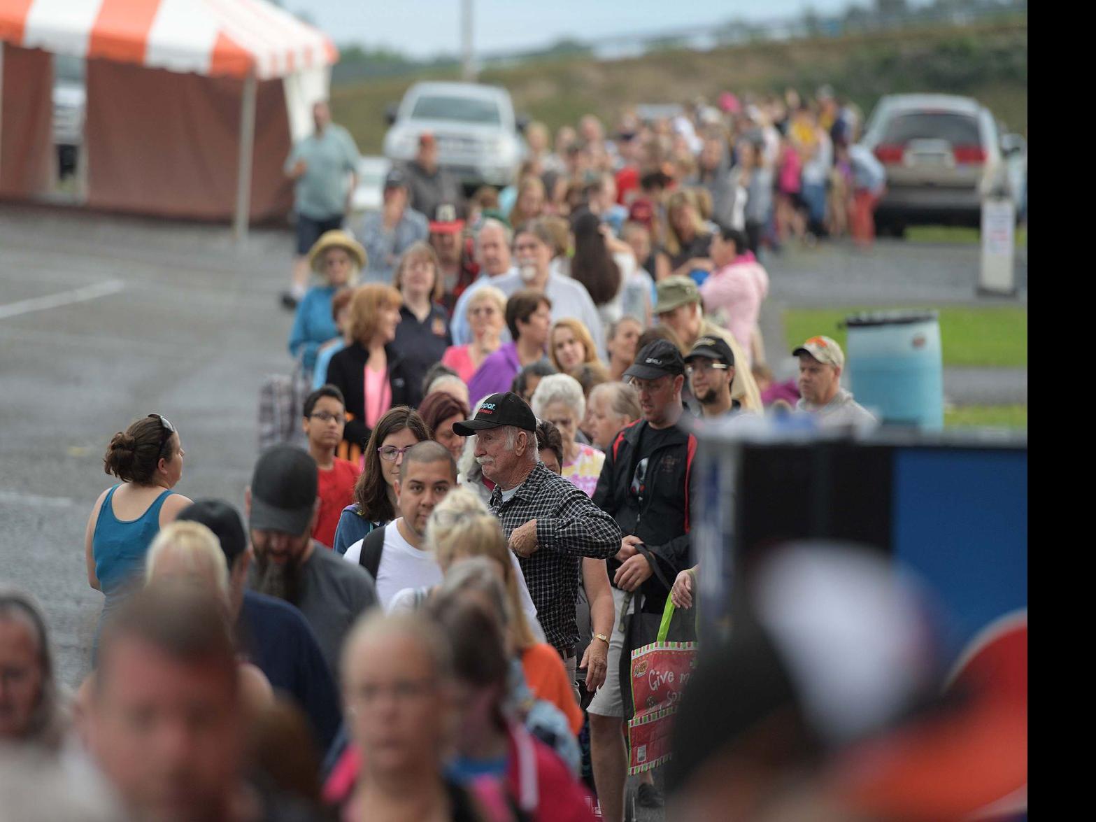 Photos United Way S U Turn And Community Yard Sale Photo Galleries Cumberlink Com