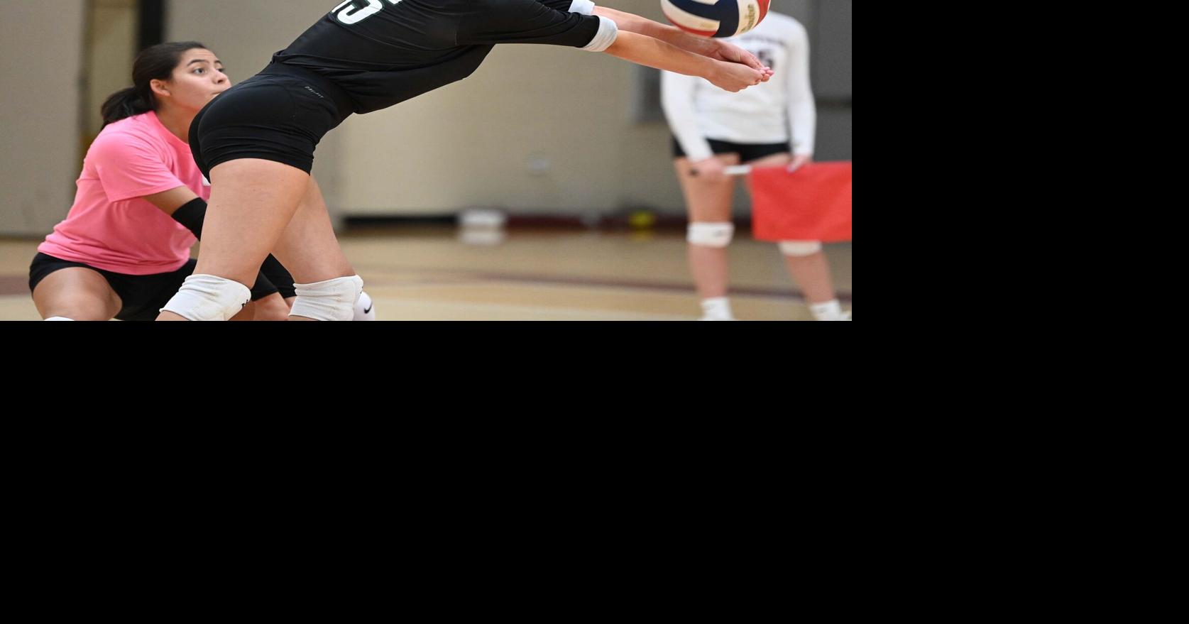 Shorts riding up all game : r/VolleyballGirls