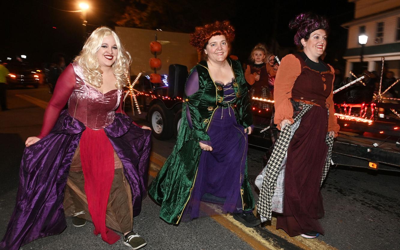 Photos 2024 Newville Halloween Parade