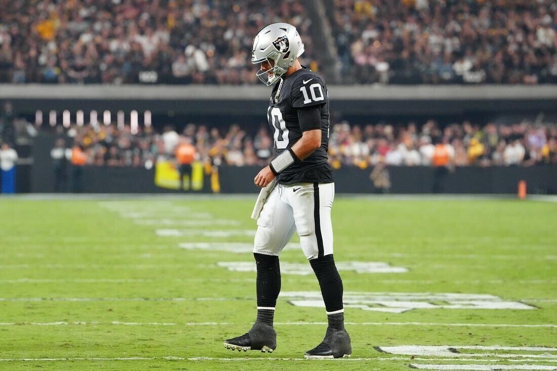 Jimmy Garoppolo working on chemistry with Raiders' receivers with