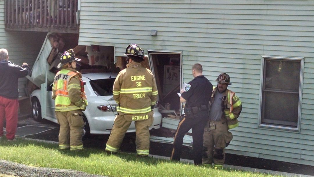 Four Injured After Car Crashes Into Building In Mount Holly Springs ...