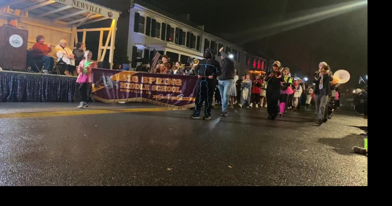 Newville hosts a rainy Halloween parade Monday night