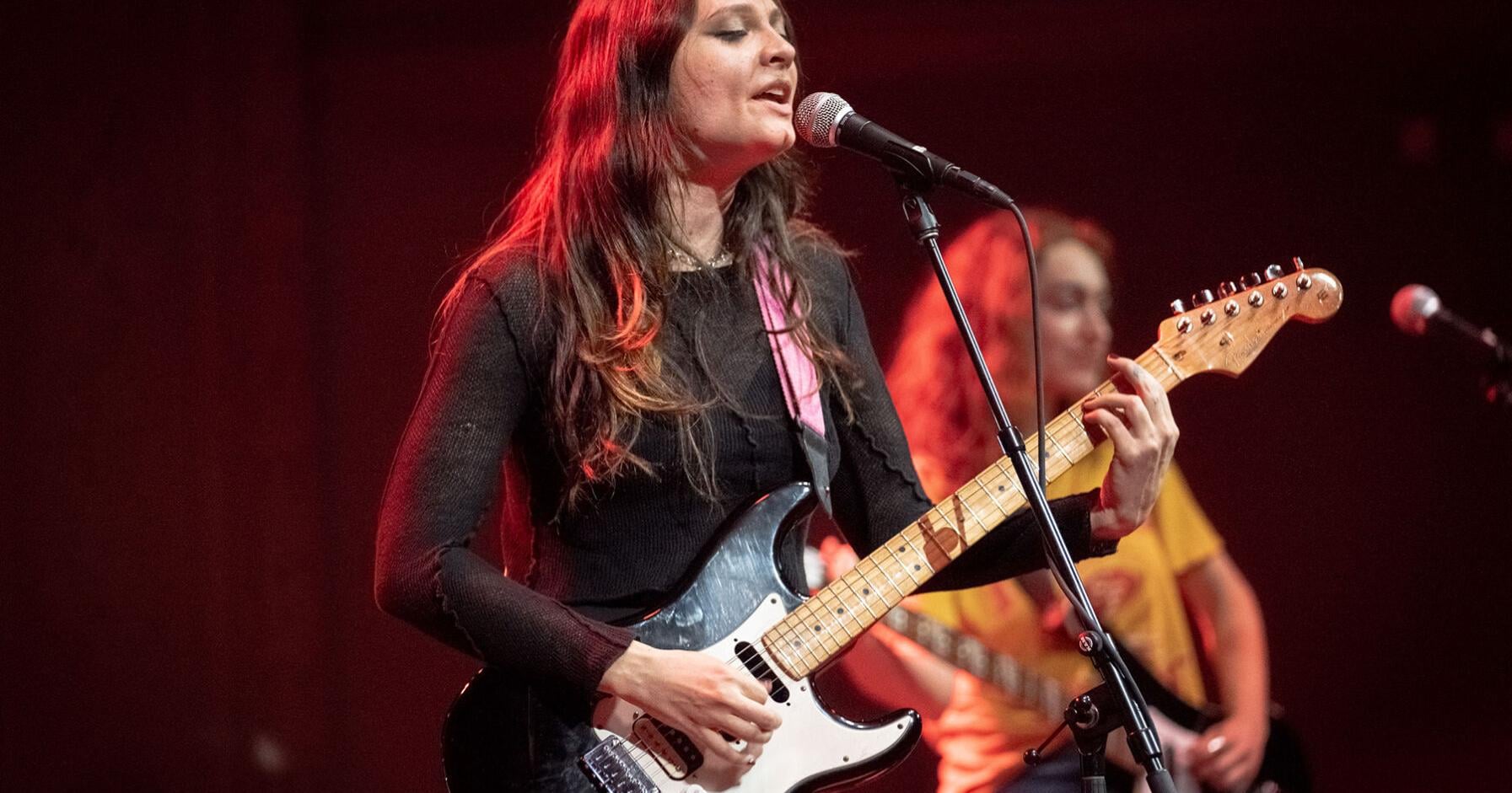 Cherry Glazerr tantalizes, revitalizes spirits at August Hall - Vimarsana News