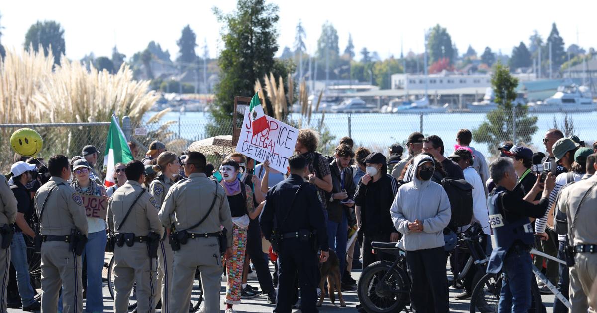 Law and immigration enforcement misuse crowd-control weapons against protesters and press, UC Berkeley report finds