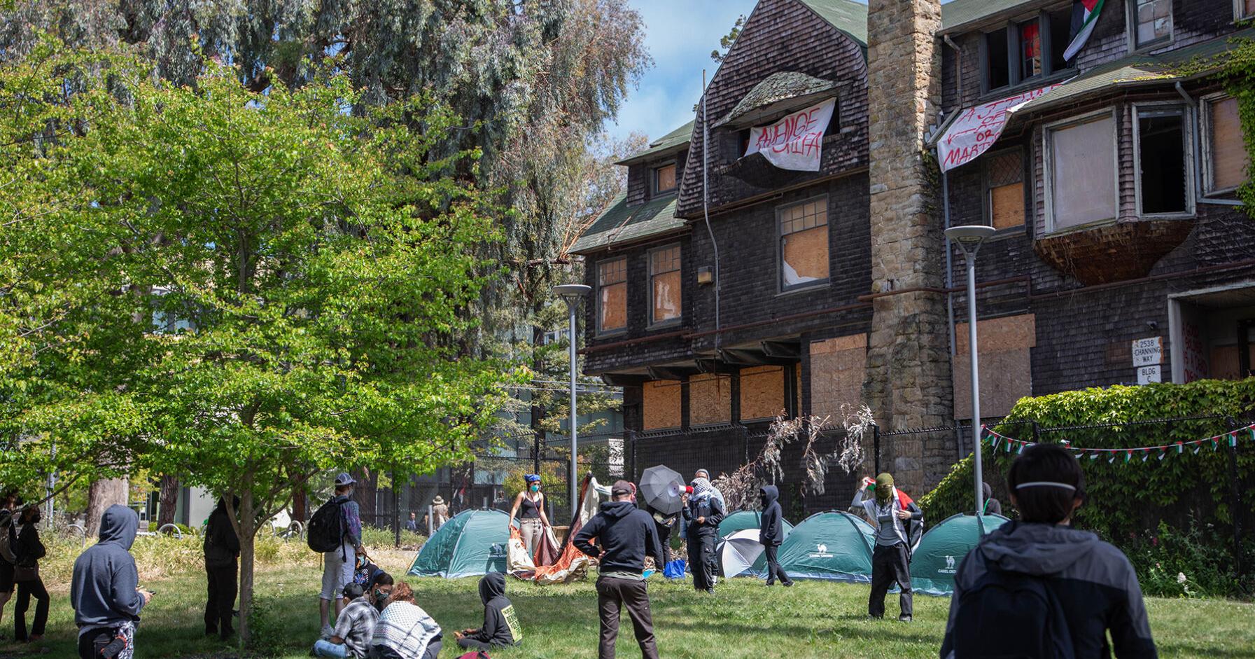 Group of Pro-Palestine protesters break in, take over Anna Head Hall - Vimarsana News