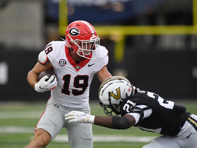 No. 1 Georgia loses Bowers early, scores 27 straight to beat Vandy