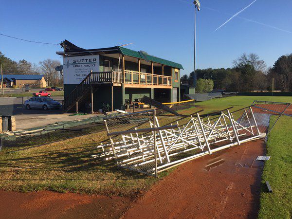 High winds damage Davenport baseball field's Ferris wheel