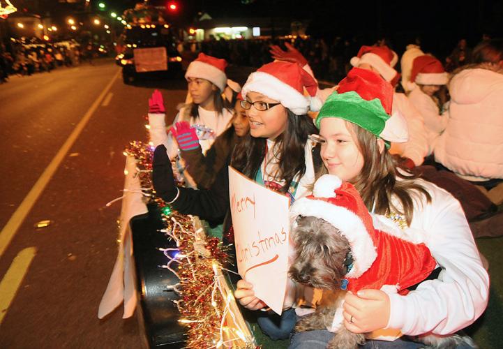 Christmas Parade in downtown Dalton Local News dailycitizen.news