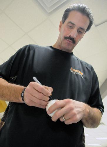 Former Brave Sid Bream wows fans at expo, Local News